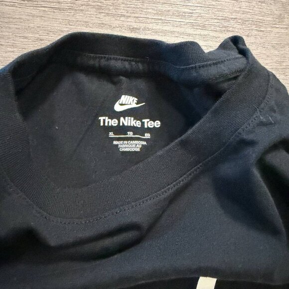 Nike Red Swoosh Logo Graphic Black T-Shirt Men’s Size XL - Picture 4 of 8